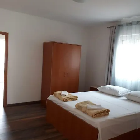 Apartmani Snjezana Pag Town Exterior photo