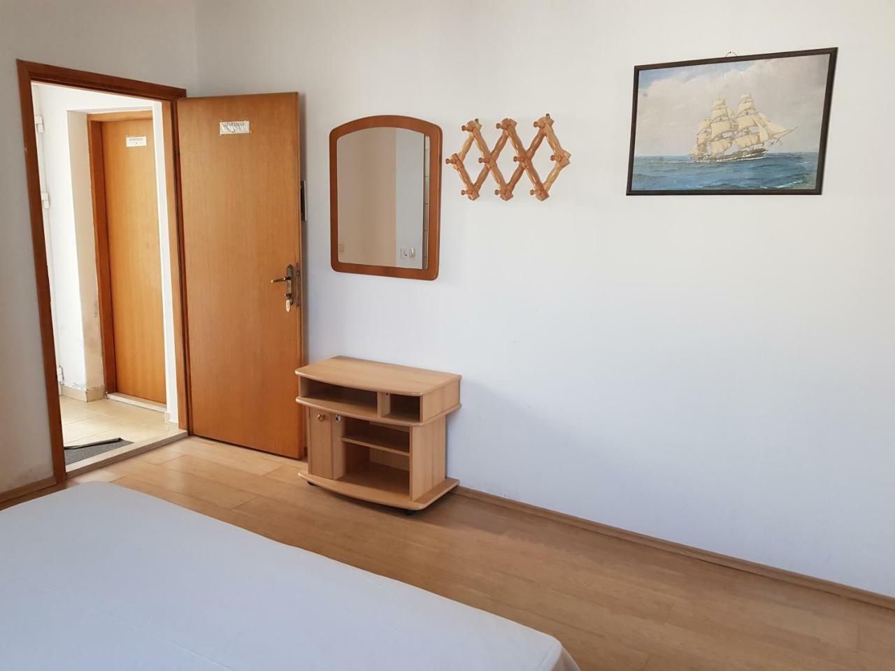 Apartment Snjezana Pag Town