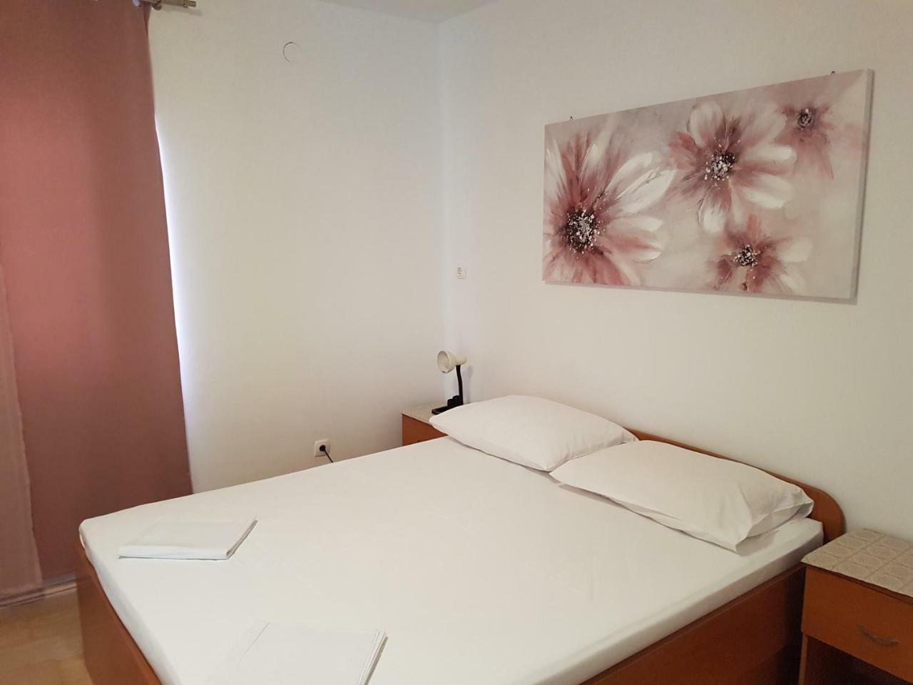 Snjezana Apartment Pag Town