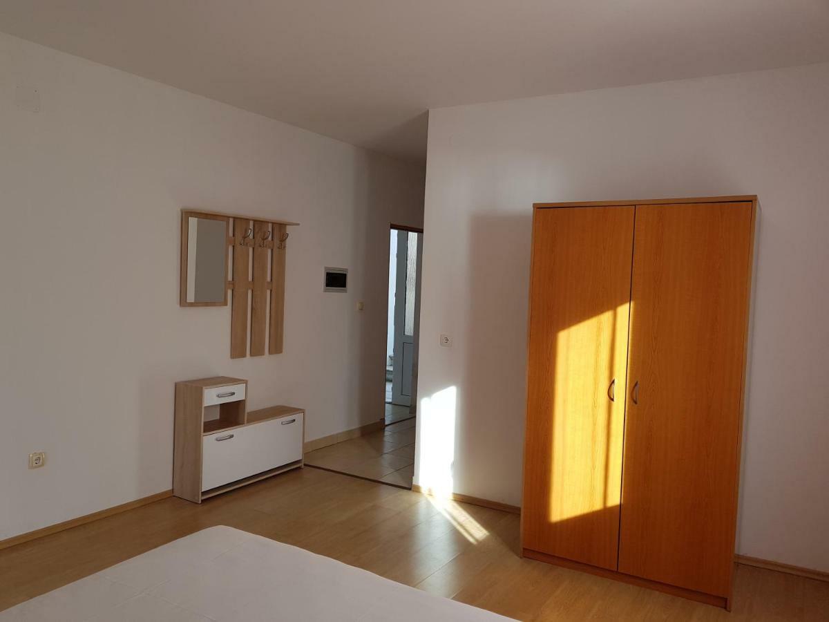 Snjezana Apartment *