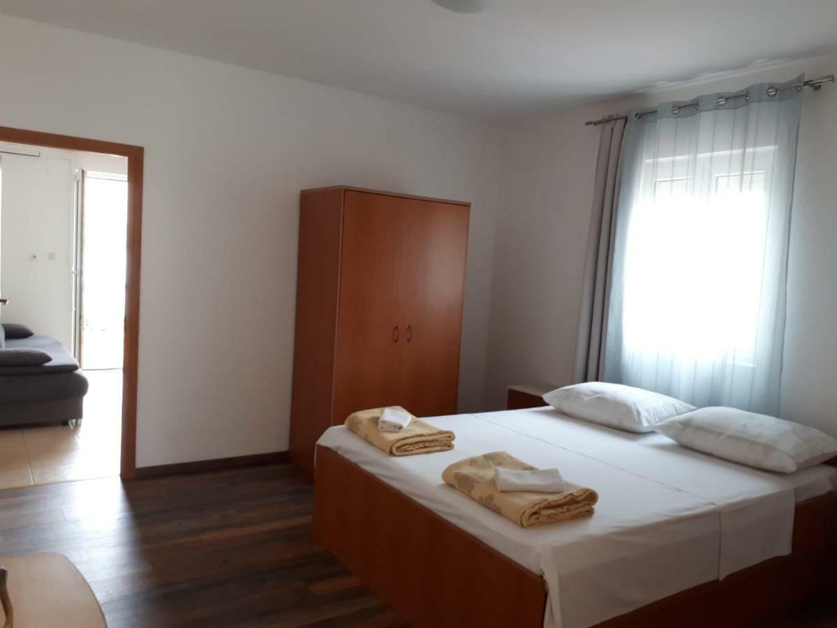 Apartment Snjezana Pag Town